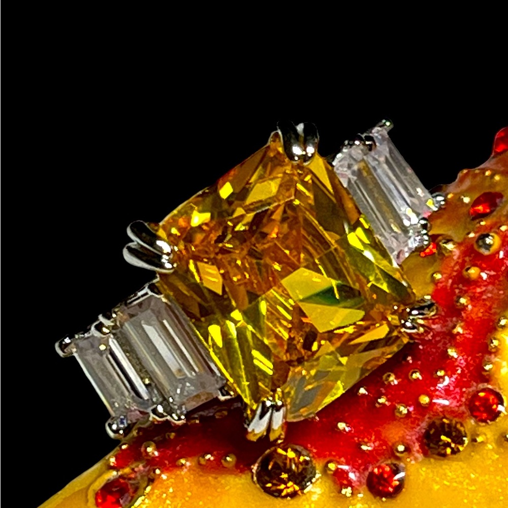 Stunning yellow and rhinestone ring -square NWOT